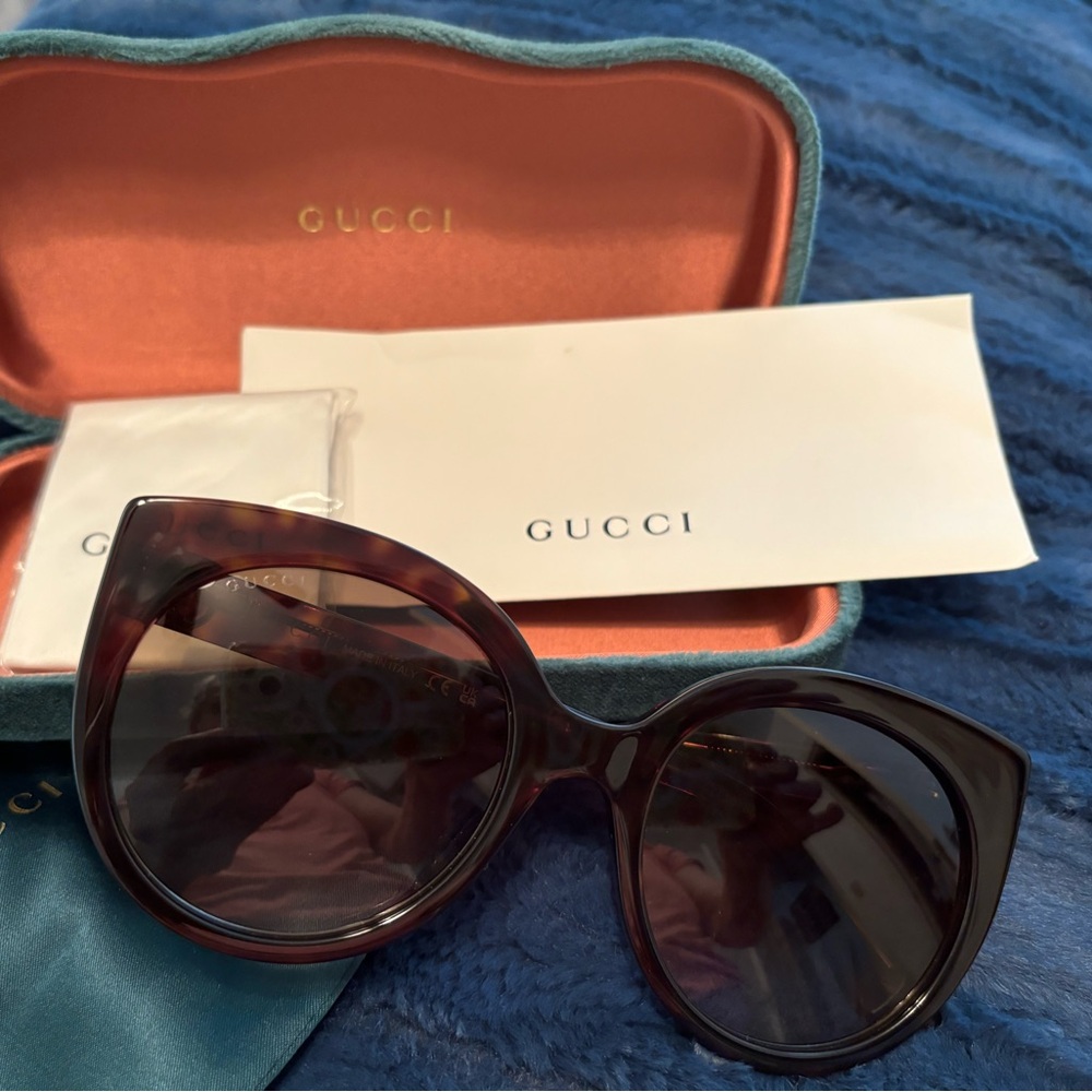Gucci Women's Sunglasses - Tortoiseshell